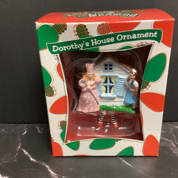 Warner Bros. 1999 Wizard of Oz Dorothy’s House Ornament